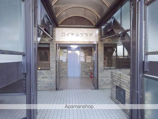 香里ロイヤルプラザの玄関写真