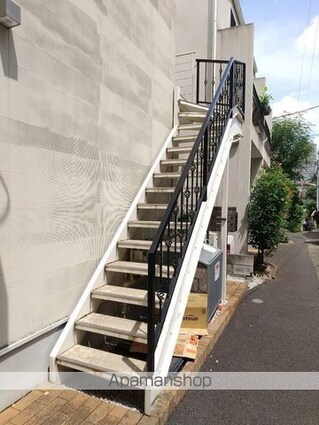 東京都新宿区北新宿３丁目[1R/15.9m2]のエントランス