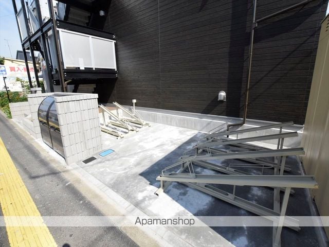 リブリ・高根NSの玄関写真