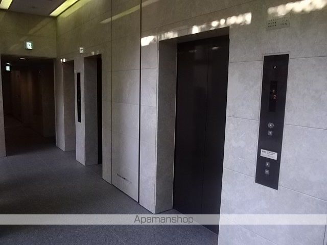 セントラルガーデンタワーの玄関写真
