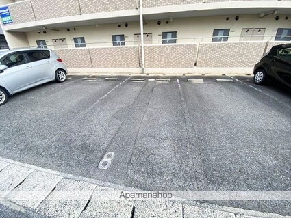 メモリアルハイツ[1R/23.68m2]の駐車場