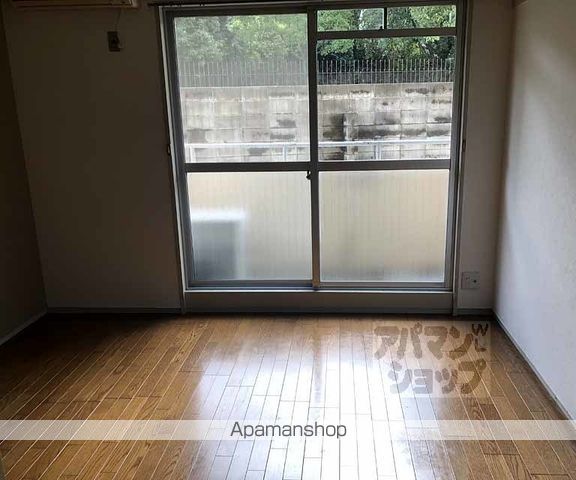 ロイヤルハイツナカムラの内装写真