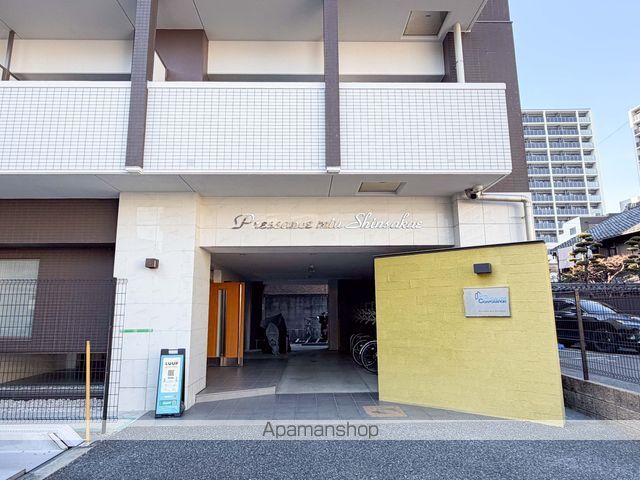 プレサンスMIU新栄の玄関写真