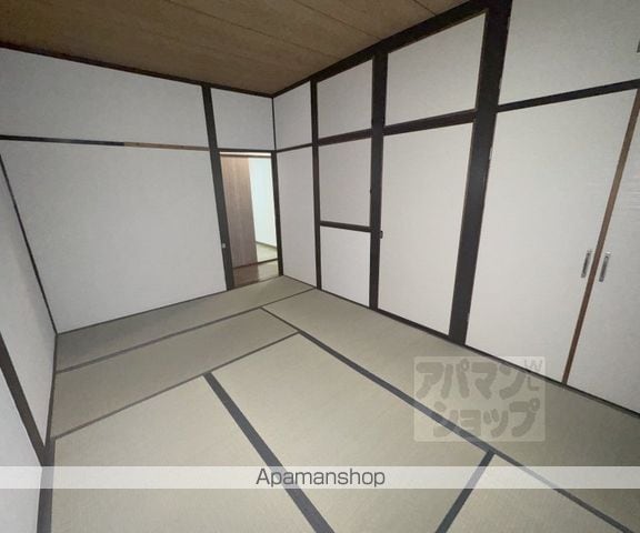 深草大亀谷大山町貸家の内装写真