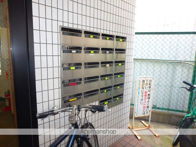 ラピュタ牧野阪の玄関写真