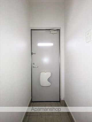 タイタン[1R/34.15m2]の玄関