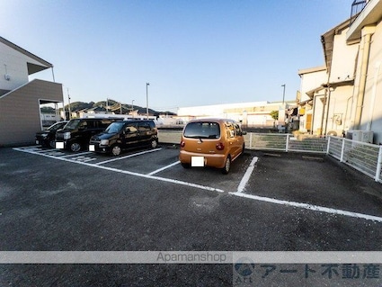 ファミリーハイツ[3DK/55.46m2]の駐車場1