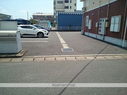 サニーヒルズ・オカベ[1LDK/42.37m2]の駐車場2