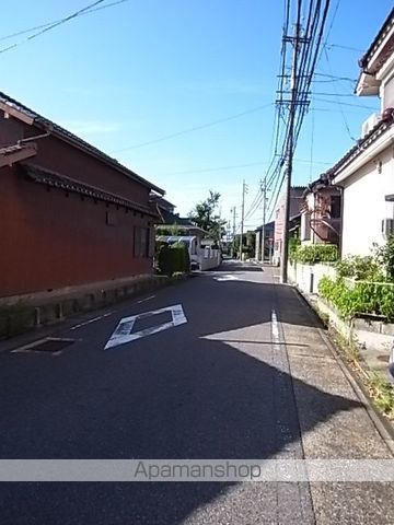 アンプルール リーブル ゴールドクレストの周辺写真