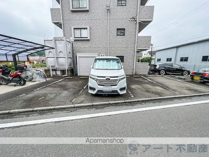 ヴィルグランコウコク[1K/32.4m2]の駐車場