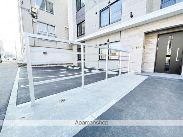 CREAMAISON東札幌SWの玄関写真