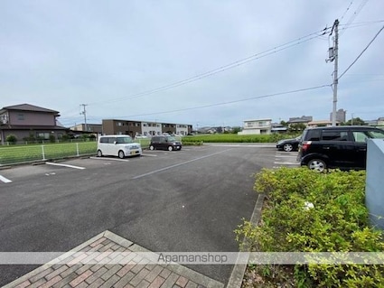 リースランド上林[1DK/33.35m2]の駐車場