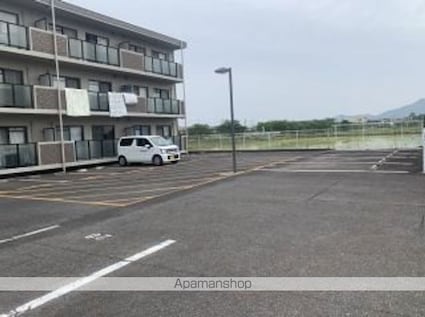メゾンＪＩＮ[2DK/42.56m2]の駐車場2