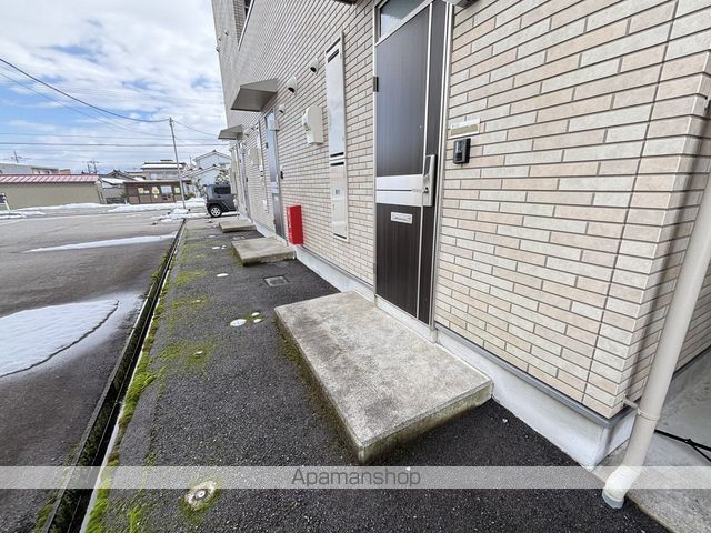 FIRST SQUARE B棟の玄関写真