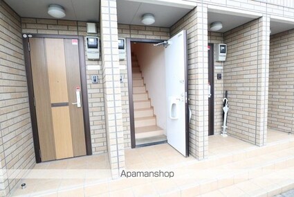 東京都昭島市緑町５丁目[1LDK/47.36m2]のエントランス