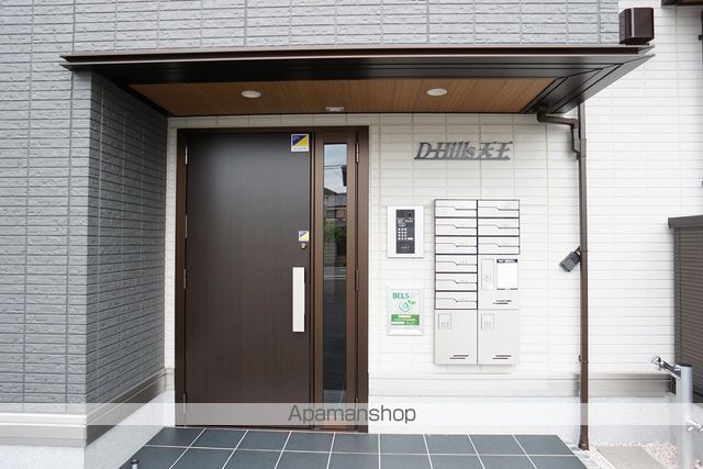 DーHILLS天王の玄関写真