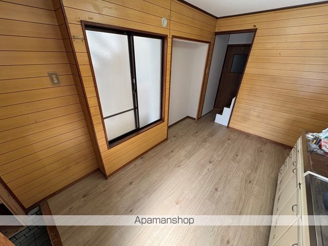 布市町1-5-4貸家の内装写真