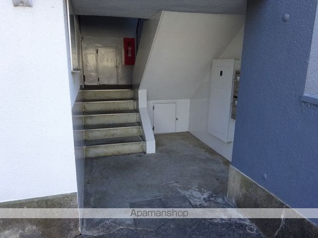 プラウド弐番館の玄関写真
