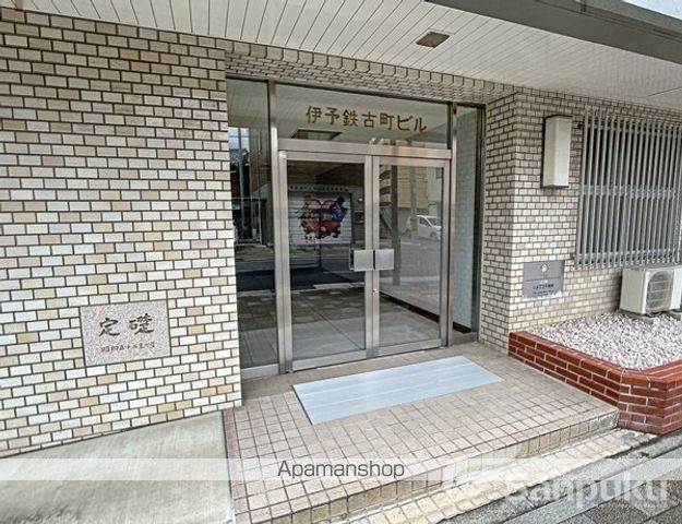伊予鉄古町ビルの玄関写真