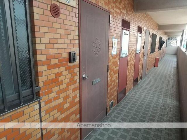 長瀬第三マンションの玄関写真