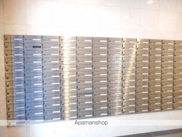 UURコート札幌南三条プレミアタワーの玄関写真