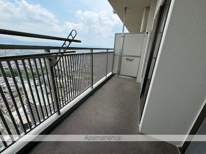 ＴＯＷＥＲ・１１１[3LDK/76.07m2]のバルコニー