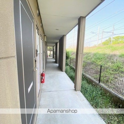 メゾンドラスリーズ[1K/26.25m2]のエントランス