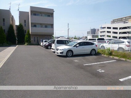 シャトーラフィネ[1K/25.84m2]の駐車場2