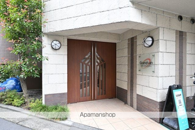グランヴァン学芸大学の玄関写真