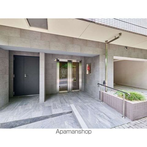 ドゥーエ上野池之端の玄関写真