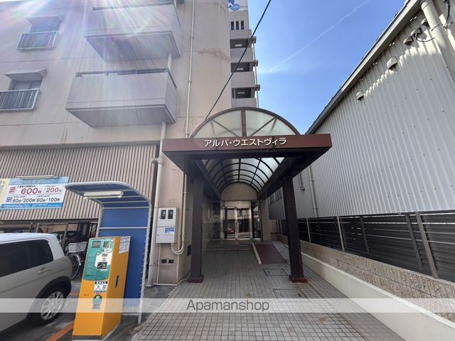 アルパウェストヴィラIIの玄関写真