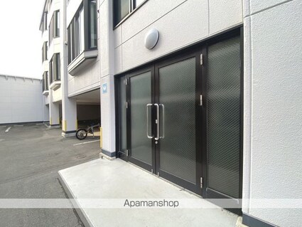 ロイヤルガーデンＡ[1DK/41m2]のエントランス3