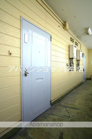 ワイズコレクトA棟の玄関写真