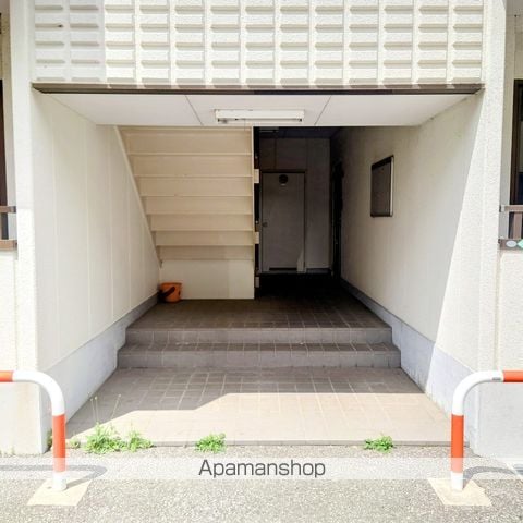 第8サンコーポ森脇2号館の玄関写真