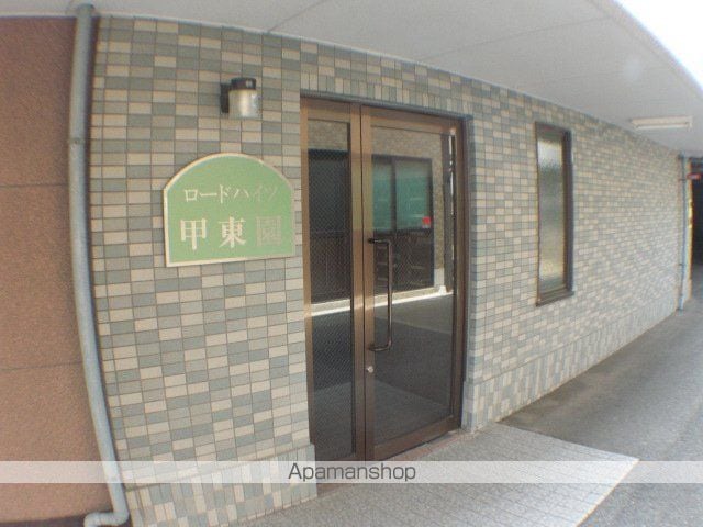 ロードハイツ甲東園の玄関写真