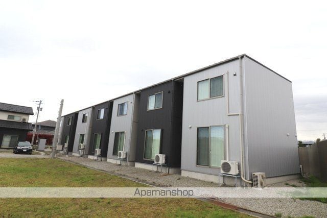 CASA MODENAの玄関写真