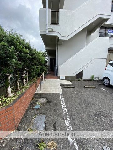 岡田コーポの玄関写真