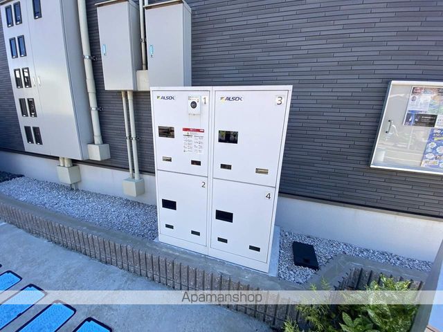 坂井市 2階建 築7年の玄関写真