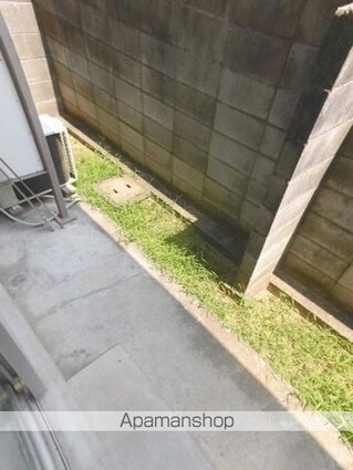 和歌山県和歌山市新中通２丁目[1R/25.42m2]のバルコニー