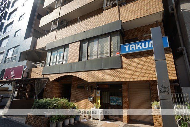 ニューライフ新宿参番館の玄関写真