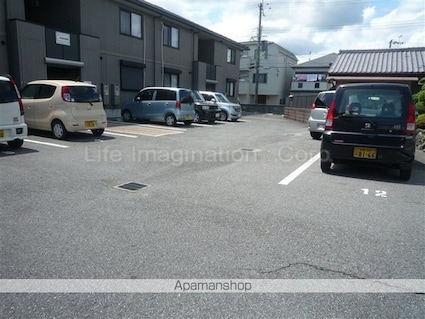 グレースメゾンＫＯＮＤＯ[2LDK/58.07m2]の駐車場