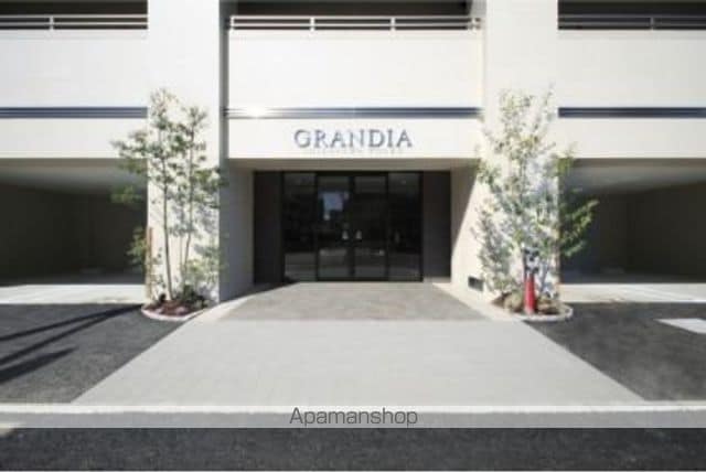 GRANDIA白川公園の玄関写真