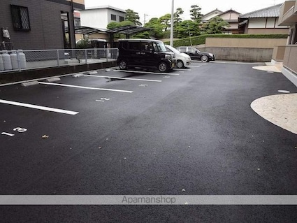 リオン[2LDK/69.66m2]の駐車場