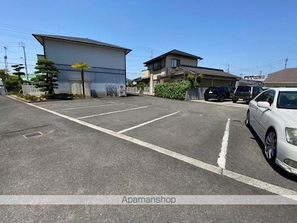 サンライフ川西[2LDK/52.66m2]の駐車場
