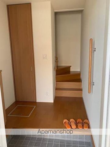 ヴィラロトス　Ｂ棟[3LDK/78.09m2]の玄関