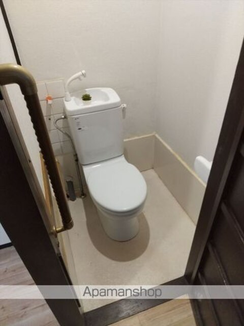 和歌山県和歌山市築港５丁目[2K/33m2]のトイレ