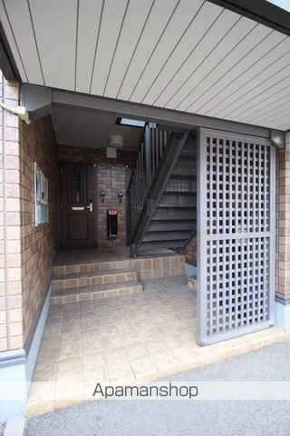 クラウディア A棟の玄関写真