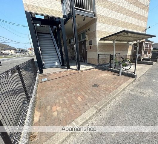 レオパレス山の手の玄関写真