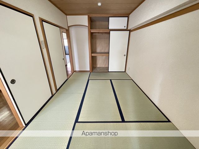 ロータリー春岡の内装写真