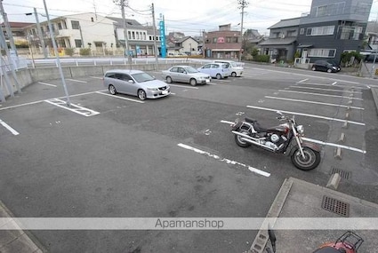 サンライフ有楽[1K/30m2]の駐車場1